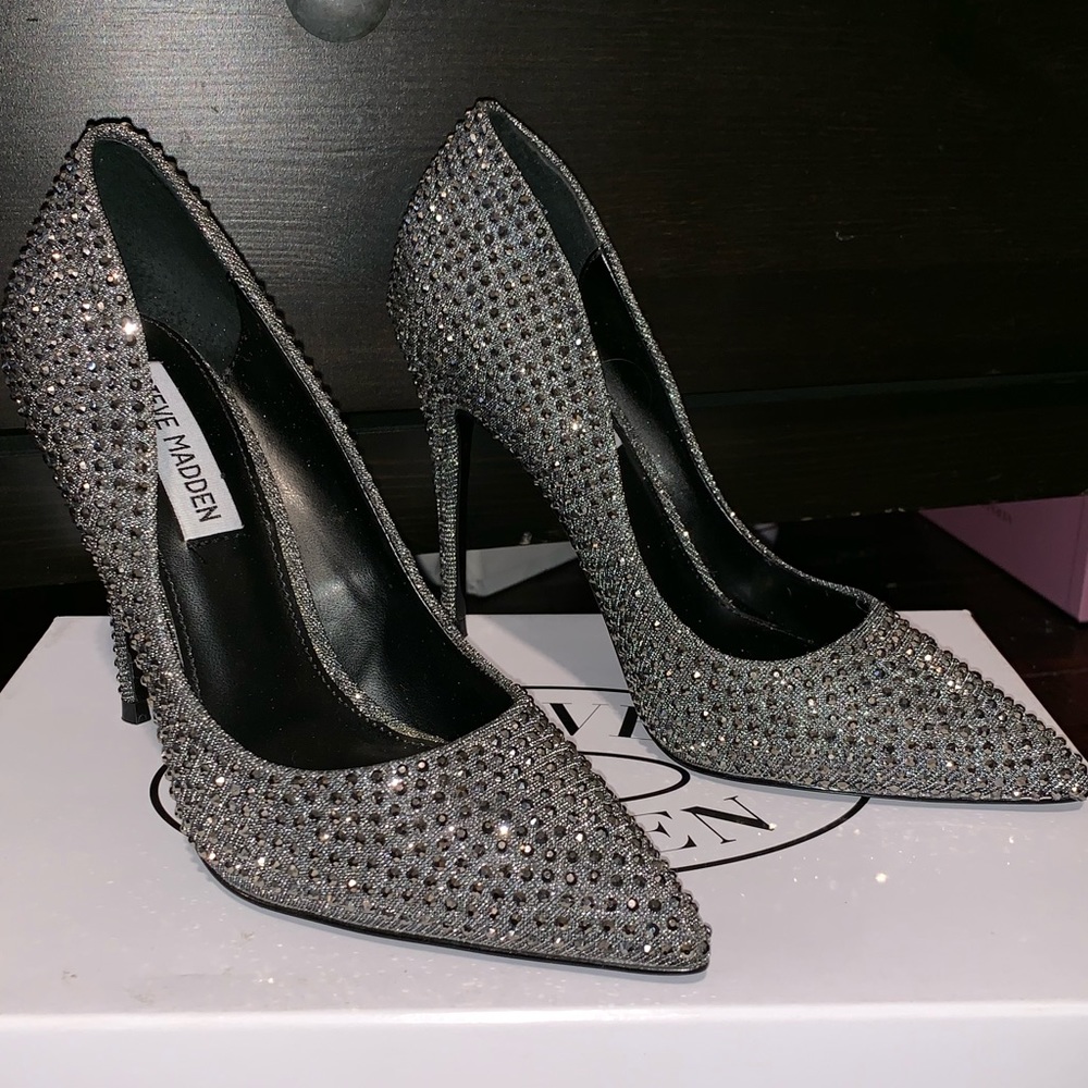 Brand New Steve Madden Daisy-R rhinestones shoes